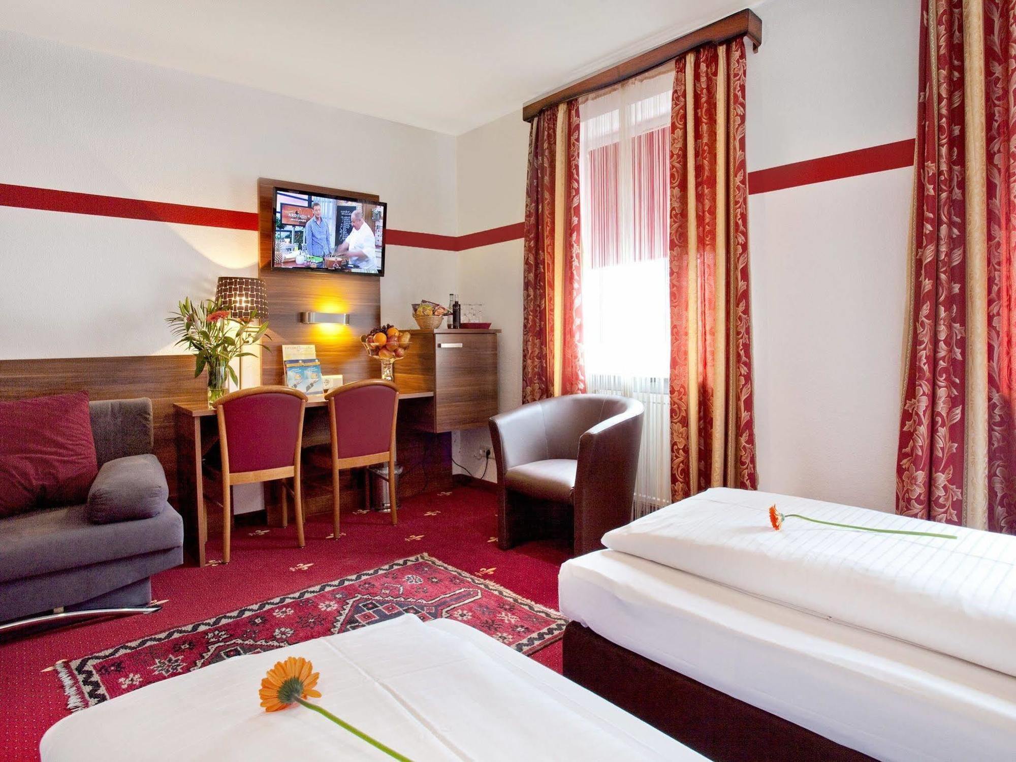 Tiptop Hotel Burgschmiet Garni Nuremberg Exterior photo