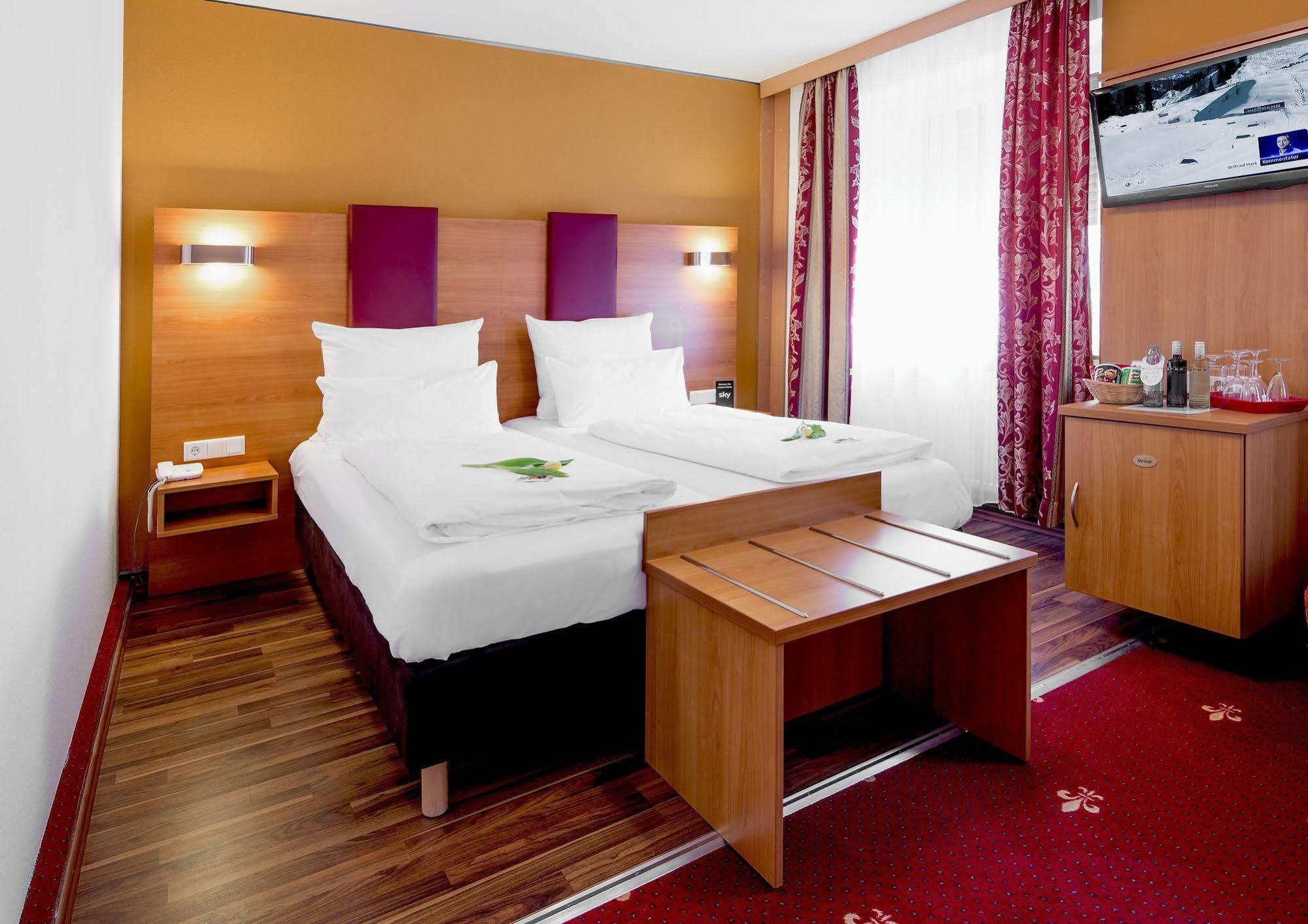 Tiptop Hotel Burgschmiet Garni Nuremberg Exterior photo