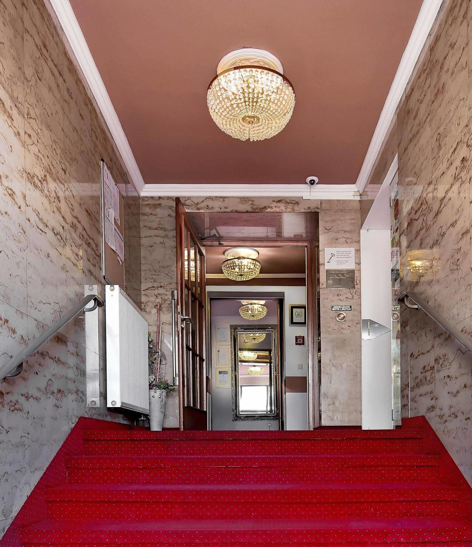 Tiptop Hotel Burgschmiet Garni Nuremberg Exterior photo