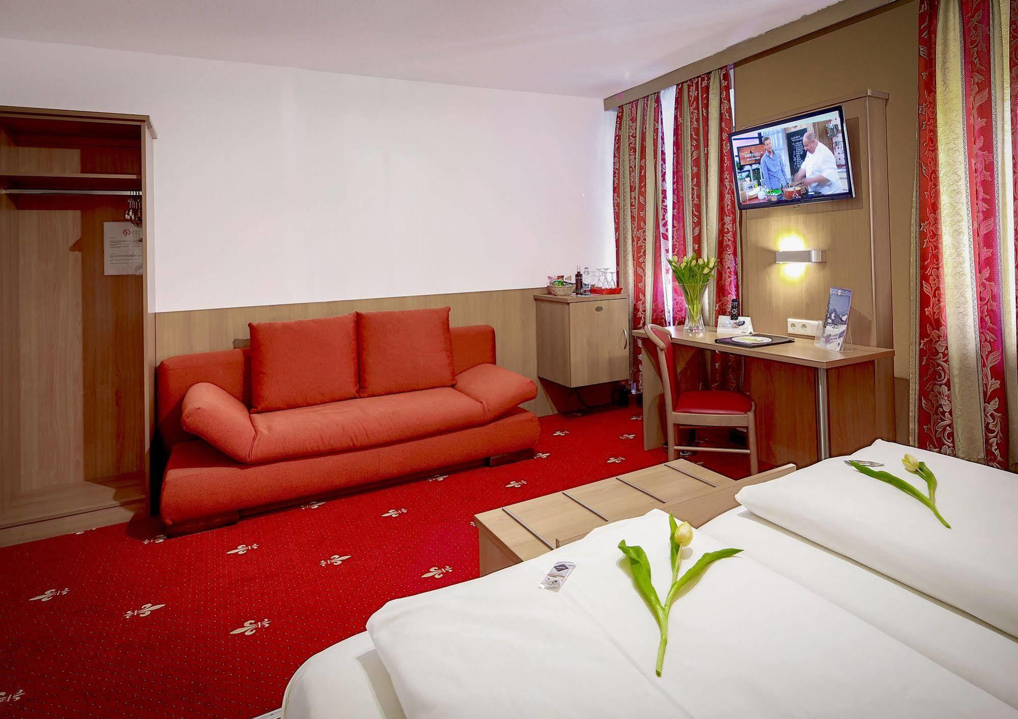 Tiptop Hotel Burgschmiet Garni Nuremberg Exterior photo